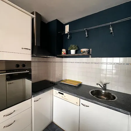 Spacieux Face Avec Balcon Et Garage, Proche Et Commerces Aux Sables-d'olonne - Fr-1-197-561