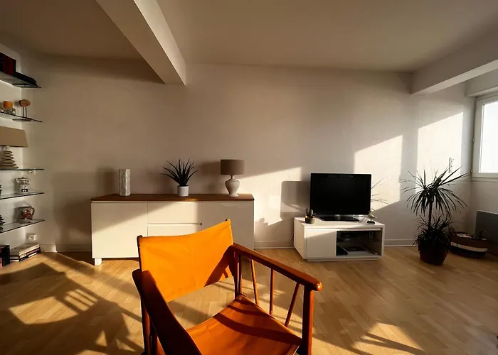 Spacieux Face Avec Balcon Et Garage, Proche Et Commerces Aux Sables-d'olonne - Fr-1-197-561 Daire