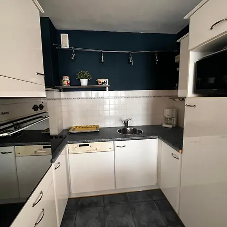 Spacieux Face Avec Balcon Et Garage, Proche Et Commerces Aux Sables-d'olonne - Fr-1-197-561 *