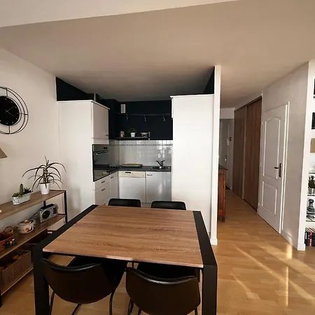 Spacieux Face Avec Balcon Et Garage, Proche Et Commerces Aux Sables-d'olonne - Fr-1-197-561