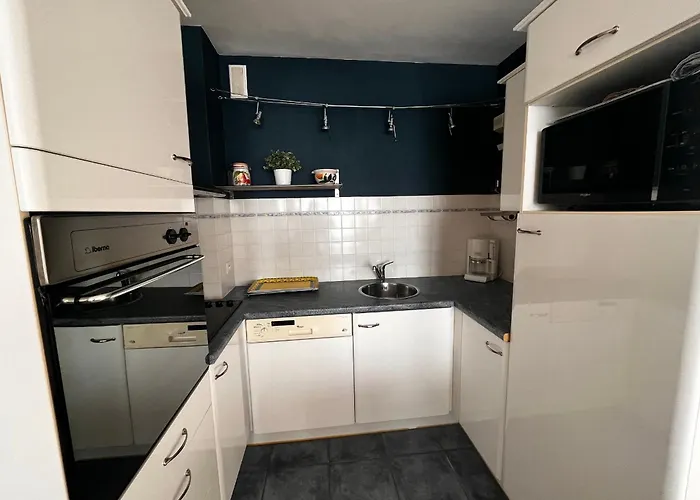 Spacieux Face Avec Balcon Et Garage, Proche Et Commerces Aux Sables-d'olonne - Fr-1-197-561 *