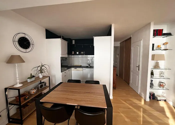 Spacieux Face Avec Balcon Et Garage, Proche Et Commerces Aux Sables-d'olonne - Fr-1-197-561